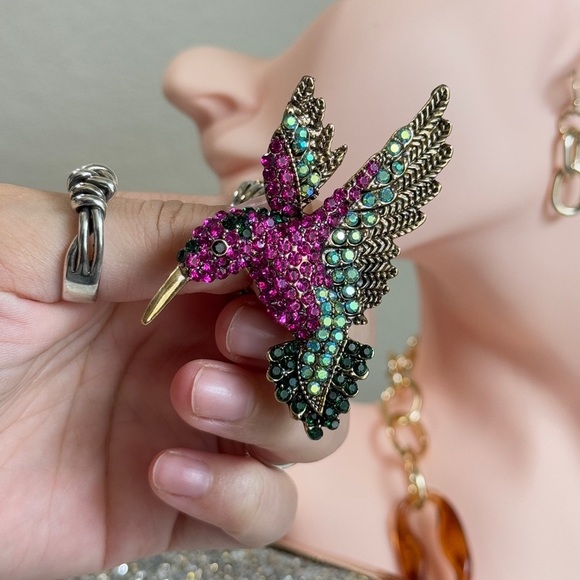 ⚜️❤️‍🔥 Elegant Hummingbird Brooch - Pink and Green 💎 - Picture 4 of 9